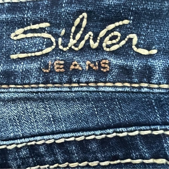 Silver Women’s SUKI Blue Jean Capris Sz 28 (5/6) Distressed Pockets Medium Wash - Picture 9 of 14